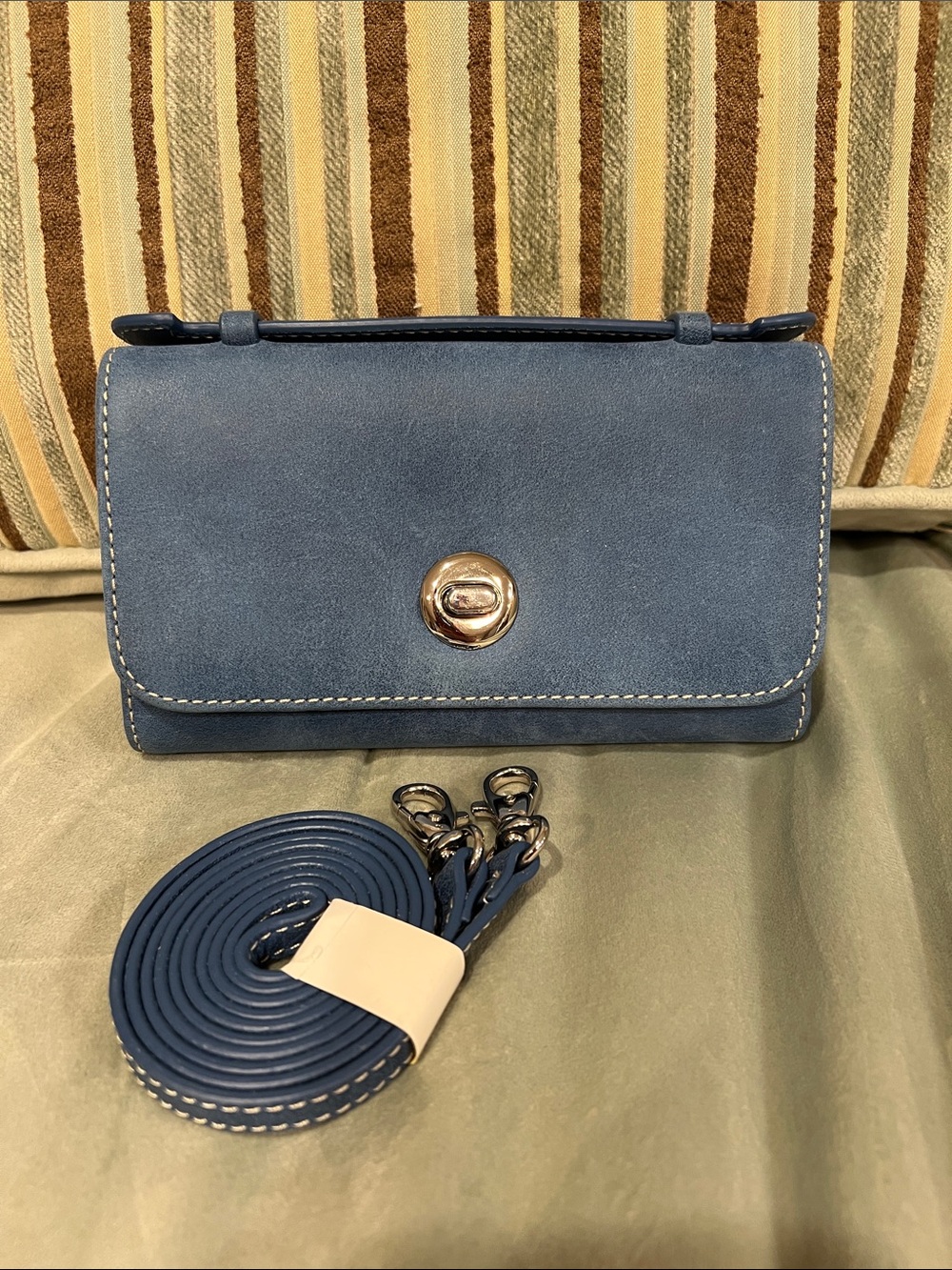 roots turnlock leather wallet crossbody bag Brand new No Tag